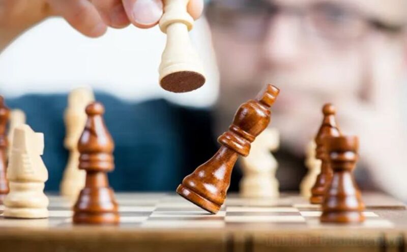 Một ván cờ Vua thường gồm khai cuộc, trung cuộc và tàn cuộc với mục tiêu chiến thuật khác nhau. 