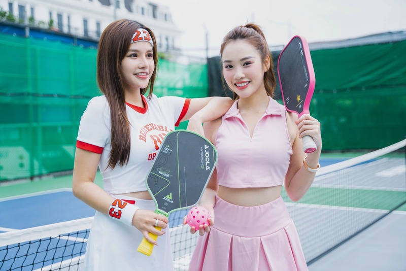 Pickleball phù hợp với nhiều đối tượng, từ học sinh, dân văn phòng đến người trung niên. 