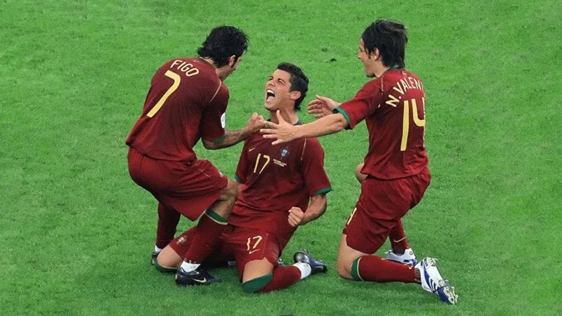 Cristiano Ronaldo trẻ trung tỏa sáng đưa Selecao châu Âu tiến vào bán kết World Cup 2006.