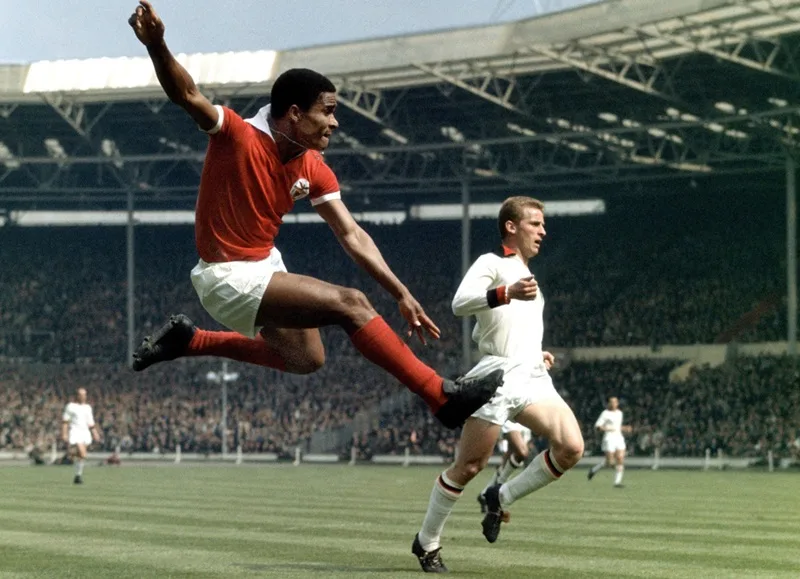 Huyền thoại Eusébio cùng Bồ Đào Nha tạo nên cột mốc lịch sử tại kỳ World Cup 1966.