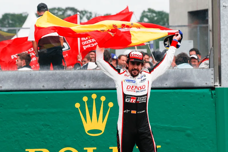 Tay đua người Tây Ban Nha chấm dứt sự thống trị của Schumacher để vô địch F1 năm 2005.