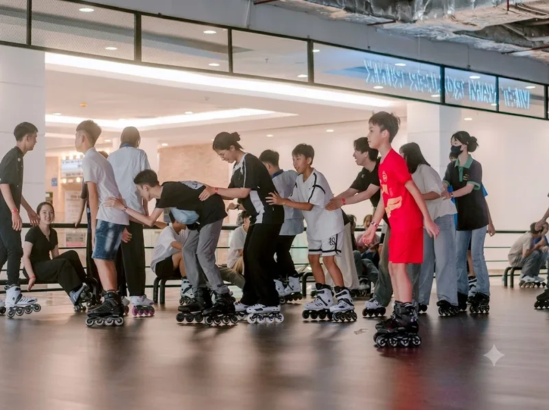 Sân trượt bằng phẳng giúp người mới luyện roller skating an toàn